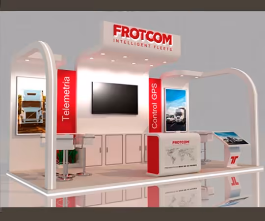 Un stand de feria para Frotcom Intelligent Fleets, con pantallas de visualización, marca y áreas etiquetadas como Telemetría y Control GPS.