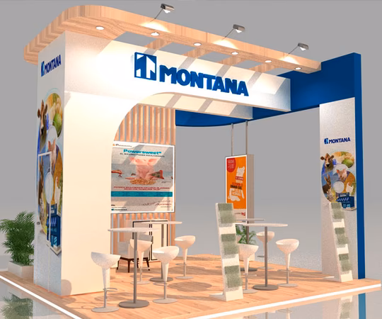 Stand de feria con la marca "Montana", diseño moderno en blanco y azul, mesas altas con taburetes, carteles informativos y focos sobre suelo de madera.
